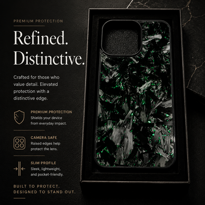 A glossy black case with angular gray fragments and bright green flecks rests in a presentation tray. Text highlights everyday protection, camera-safe edges and a slim profile.